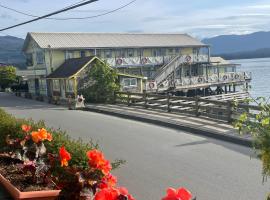 Seine Boat Inn, hôtel à Alert Bay