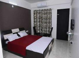 Hotel O SANVI RESORT, hotel em Pune