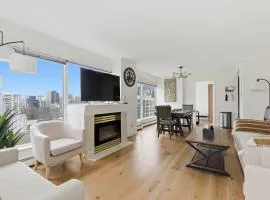 Downtown Skyline Suite with Pool & Sauna