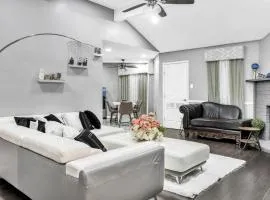 Cozy Retreat in Prime Arlington Location