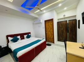 Hotel Blue Inn Near Sector 34 Metro Station - Noida, ξενοδοχείο σε Noida