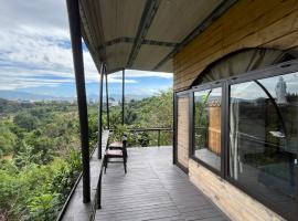 Peaceful Homestay - Nhà Bên Thác, hotel em Hoat