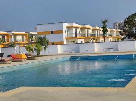 3 Bedroom House in Belas Luanda Condominium Orlando, hotel i Luanda