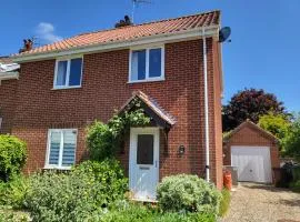 Acorns, Bintree village perfectly situated