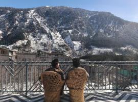 Joeys Hostel Manali, hotelli Manālissa