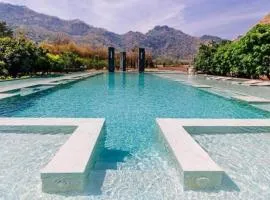 Avartarn Miracles Hotel