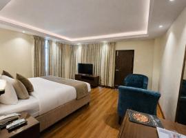 Kasauli View Resort # Parking # lift # Garden # Restaurant # Open Terrace # On Road Location, hotel u gradu 'Kasauli'