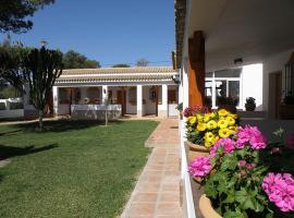 Hostal Las Acacias, gistihús í Los Caños de Meca