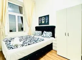 Spacious Private Rooms in 5BR Apartment Near Atzgersdorf Station