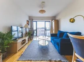 Modern 1BDR Near Heathrow with Parking Amenities