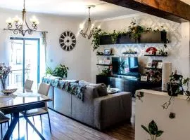 Lovely private room with private bathroom