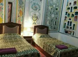Mekhtar famili 18th century old hause historical UNESCO HERITAGE List 1 minutes to Bukhara Old Town Square Est-Since 1826 for Walk in Guest PARKING, COZY ROOM, BEST LOCATION AND STRONG WIFI