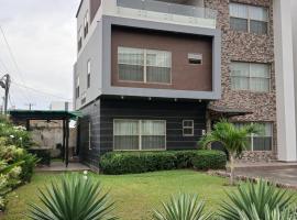 Akwaaba8 Near Beach & Airport, hotel i Teshi