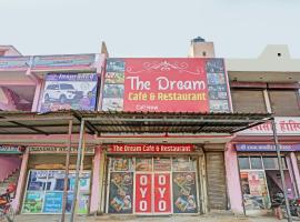 Hotel O The Dream Restaurant & Cafe, hotell i Nārnaul