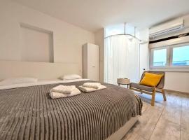 Cozy Ground Floor Condo, hotel i Sesvete