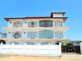 Hotel Glee, hotel v destinácii Challi