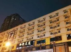 7 Days Inn Guiyang Qianlingshan Park Beijing Road Metro Station