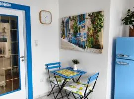 River View Apartment Inspired by the Greek Island Santorini-Bremen