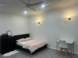 friendly guest house، فندق في بلاكتاون