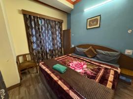 Hotel Taradavi Regency, hotel u gradu Chhota Simla