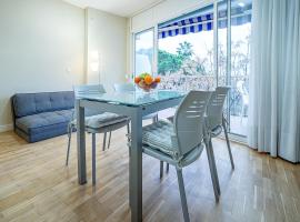 Charming apartment in Palamós, viešbutis mieste Palamosas