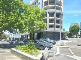 Apartment near Train Station, Beaches, WIN Stadium & Hospitals