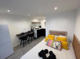 studio indépendant dans une villa, hotel a Aimargues