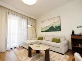 Deluxe Large Cozy Fully Equipped 1-Bedroom Retreat