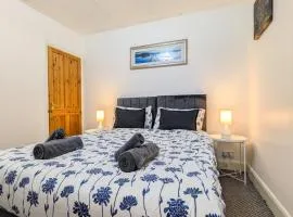 Excellency Stays - Entire 2 Bedroom House with Garden - Contractors, Families, Long Stays, Free Parking