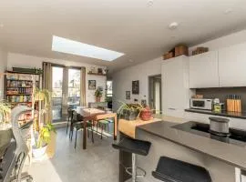 Beautiful 1BR Huge Terrace 17 mins central London - Pass the Keys