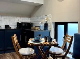 Cosy Parbold Apartment Steps form train station