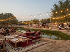 Al Maramoom Oasis Bedouin Tent Experience, &kappa;ά&mu;&pi;&iota;&nu;&gamma;&kappa; &pi;&omicron;&lambda;&upsilon;&tau;&epsilon;&lambda;&epsilon;ί&alpha;&sigmaf; &sigma;&tau;&omicron; &Nu;&tau;&omicron;&upsilon;&mu;&pi;ά&iota;