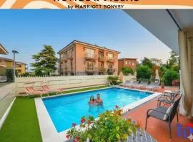 Garden & Pool DesenzanoLoft Official Partner Homes & Villas by Marriott Bonvoy