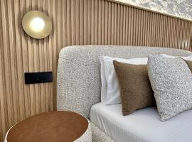 Tramonto Maisonettes & Suites, hotel v Pargi