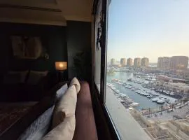 BlueHorizon In Pearl, 2BR with city & sea view 1304