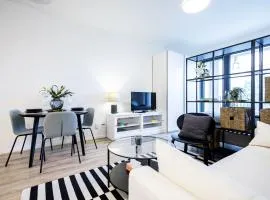 Bright & Spacious Apartment - Garage & Balcony