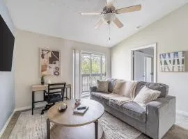 Landing Stunning 1BD Gym Tennis Court