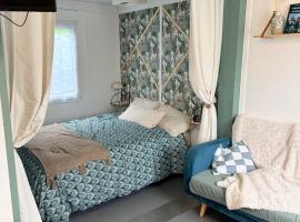 Le Petit Lodge, Hotel in Coulouvray-Boisbenâtre