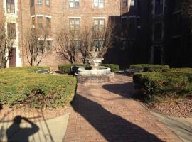 Great Condo in Blackstone District, hôtel à Calera