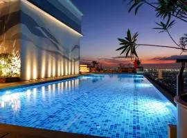 Executive Suite, City Skyline near Solaire & MRT