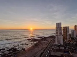 Vista infinita al océano, Cavancha a Playa Brava