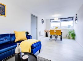 2Bd Flat l M40 nearby l Free Parking l Free Wifi, Hotel in Sands