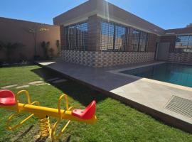 Villa avec piscine privée Agadir、Guertsdarのホテル