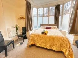 Central Southsea Studio, Perfect for work or Leisure, Central, Parking, self check-in, modern and comfortable