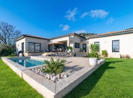 villa piana, Hotel in Chusclan