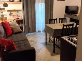 Bilocale con terrazza vista mare e montagna