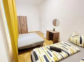 Spacious Rooms - 15 Min from Airport & City Center, 5 Min from Vienna Main-Bus Station EZ7