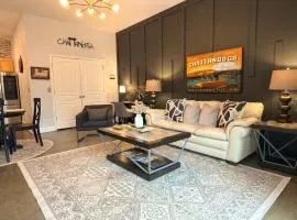 Modern Southside Stay Walk to dining