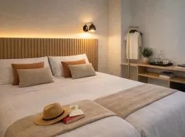 Hugo Beach Hotel & Apartments