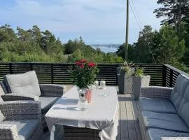 Peaceful seaside cabin with guest house - large private outdoor areas and boat available on request